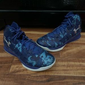 UNDER ARMOUR MEN’S 9.5 CURRY 3 CHARGED LIGHTNING